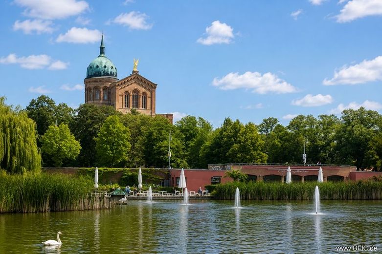 Balkon-Ausblick auf Engelbecken und Michaelkirchplatz - 3-Zimmer-Wohnung, bezugsfrei in Kürze – Engelbecken