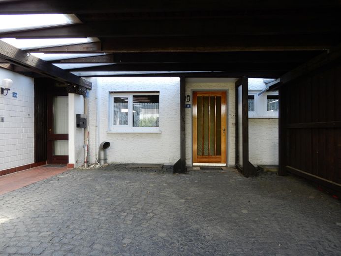 provisionsfrei / RMH in ruhiger Waldrandlage / renovierungsbedürftig – Eingang