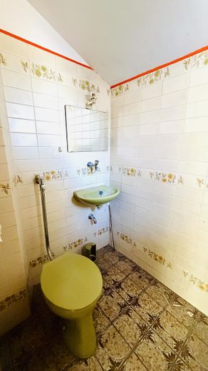 Rohdiamant in Top-Lage: Ebenerdiger Bungalow mit großem Garten – viel Platz für Familien – Gäste WC