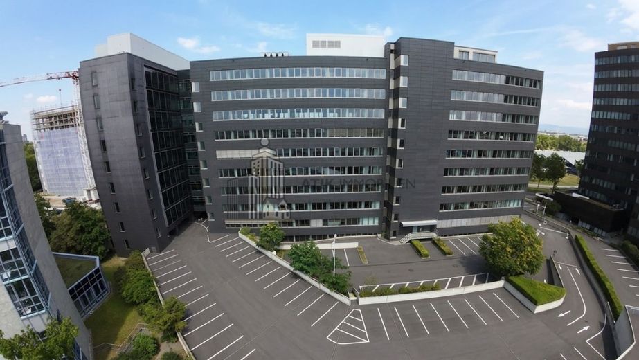 ATIK: Lichtdurchflutete Büroflächen in hervorragender Lage – Drohnenaufnahme