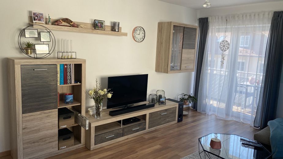 Приваблива 2-кімнатна квартира з балконом – Wohnzimmer