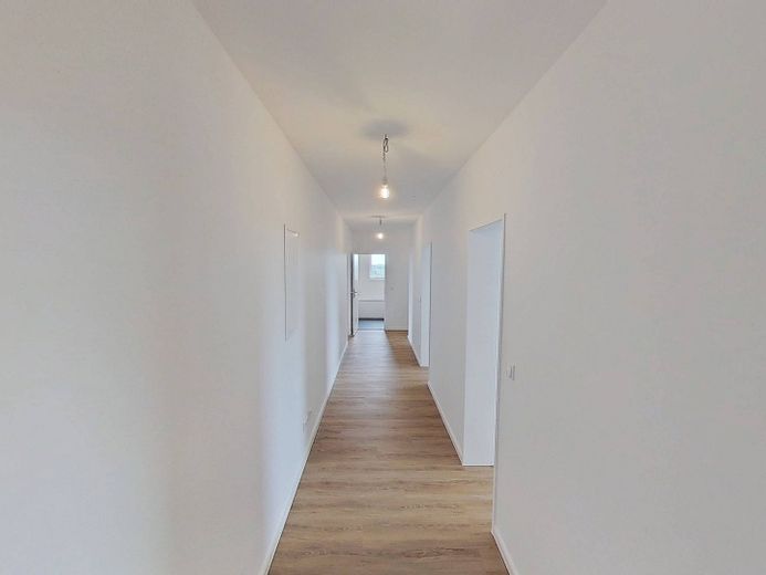 Große 4-Zi.-Whg. mit BALKON und Wannenbad in Lübeck-Buntekuh – Flur