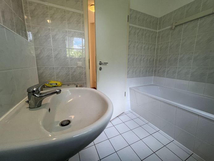 Bad mit Badewanne