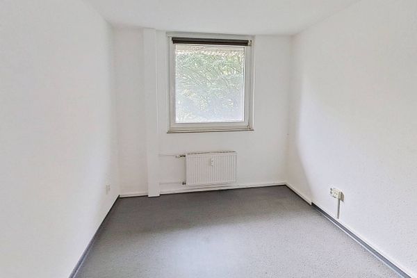 SADECE ÖĞRENCİLER VE MESLEKİ EĞİTİM GÖRENLER: Münster-Kinderhausen'de 4 kişilik paylaşımlı dairede aydınlık WG odası
