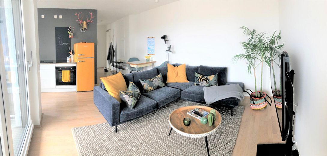 Luxus über den Dächern von München: stylisch möblierte 2-Zi-Whg. – Wohnzimmer