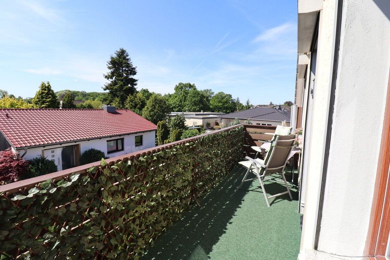 Modernisiertes Ein-/Zweifamilienhaus mit Fernwärmeanschluss in ruhiger Sackgassenlage – Balkon