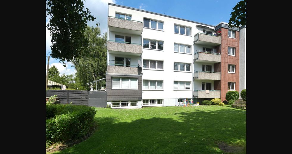 Stilvolle, gepflegte 3-Raum-Wohnung mit Balkon in Ac-Forst, WG-geeignet – Blick vom Garten