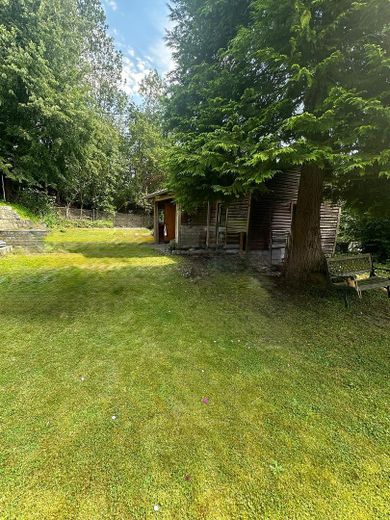 Garten + Hütte hinter dem Haus