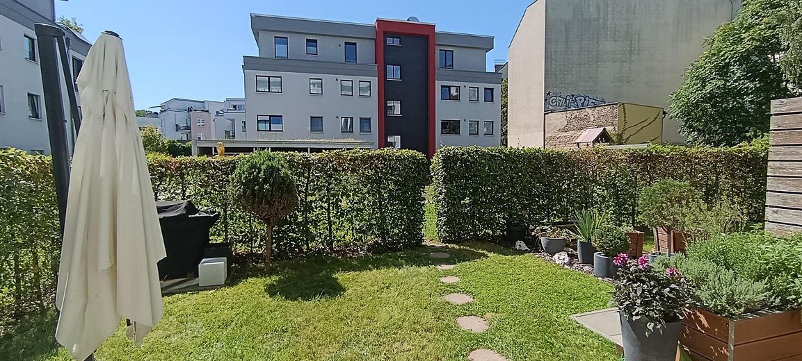Direct beschikbare 3-kamer-tuinwoning met ZW-terras & nieuwe verwarming – provisievrij – Blick in den Garten/Innenhof