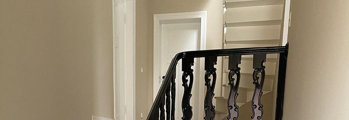 Schicke 2-Zimmer-Wohnung in klassischer Stadtvilla  PROVISIONSFREI ! (weitere Wohnungen vorhanden) – Treppenhaus