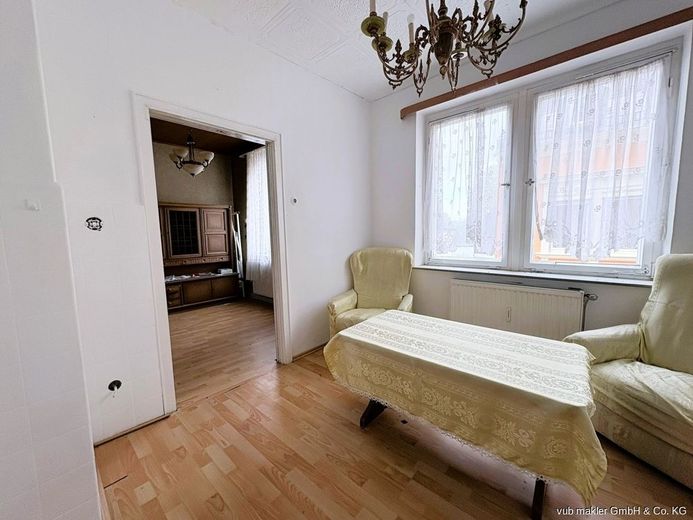 Zweifamilienhaus in Rehau mit großzügiger Wohnfläche und vielseitiger Nutzung – VUB0002431-6