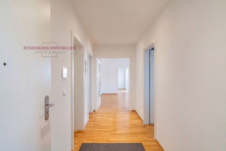 Stadtvilla Louise - 
Exclusive 3-Zimmer-Wohnung mit Balkon als solide Kapitalanlage – 62504281-379aec70-flur-diele-etagenwohnung-in-leipzig-leipzig-zentrum-nord-gohlis-sued-jpg-flur-diele-staging-etagenwohnung-in-leipzig-leipzig-zentrum-nord-gohlis-sued