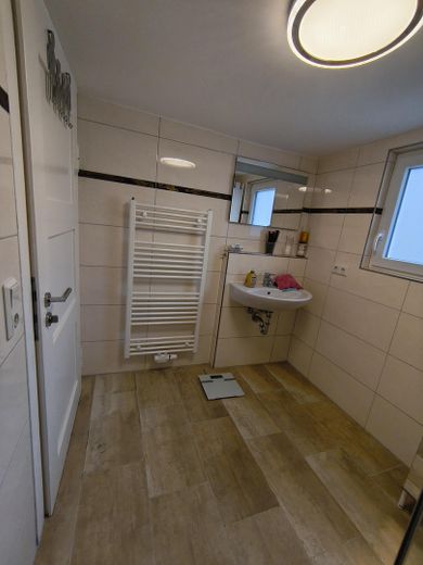 Na sprzedaż uroczy dom jednorodzinny ze stodołą i pomieszczeniami gospodarczymi w sercu 61239 Ober-Mörlen – Photo 14