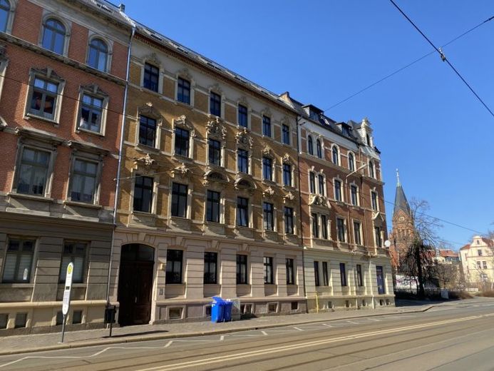 Ab 1.11.! 3-Raumwohnung mit Balkon und Einbauküche in Zwickau! – Foto 1