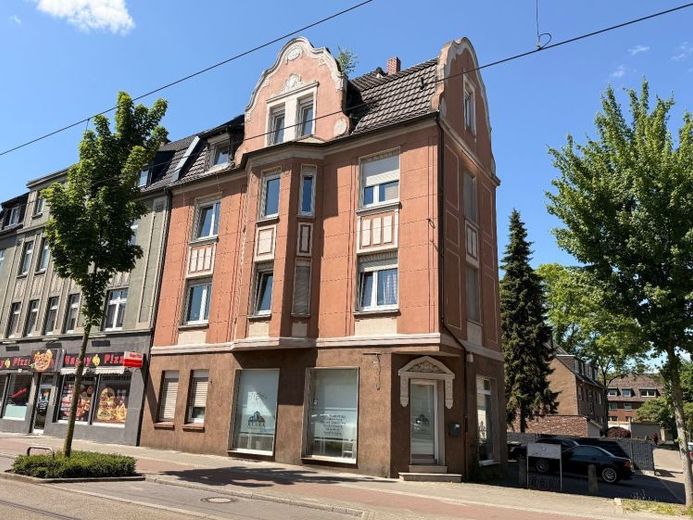 Gelsenkirchen में दुकान परिसर सहित बहु-परिवार आवासीय भवन – 5 इकाइयाँ और लगभग 5,7 % सकल प्रतिफल! – फोटो 1