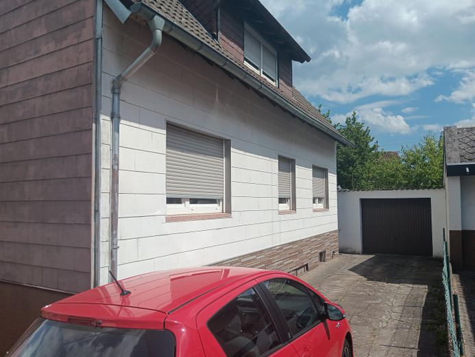 Verkaufe 2 Familien Haus mit Großem Grundstück  im sanierungsbedürftigen Zustand. – Foto 1