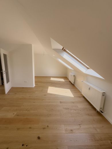 Sofort bezugsfrei nach Renovierung | Findorff | Garage | provisionsfrei | nahe Bürgerpark – Wohnzimmer