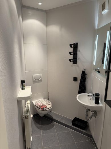 Barrierefreie 3,5-Zimmer-Wohnung in Sasel – Südwest-Balkon, Aufzug Tiefgarage, 2 TG-Plätze – Gäste-WC
