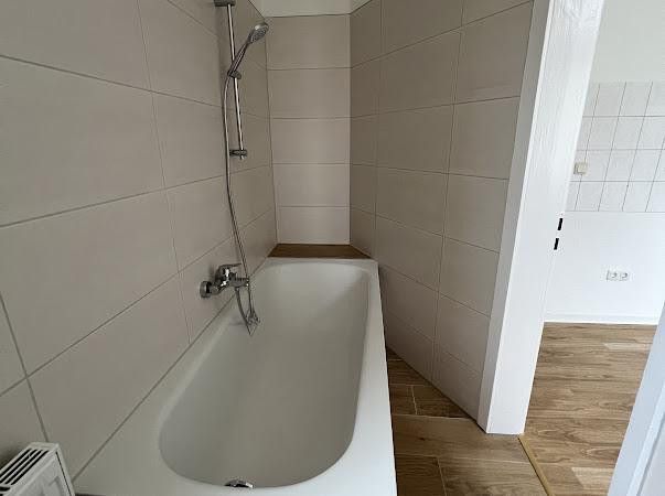 3-Raumwohnung mit PKW-Stellplatz, Küche und Keller – Foto 5