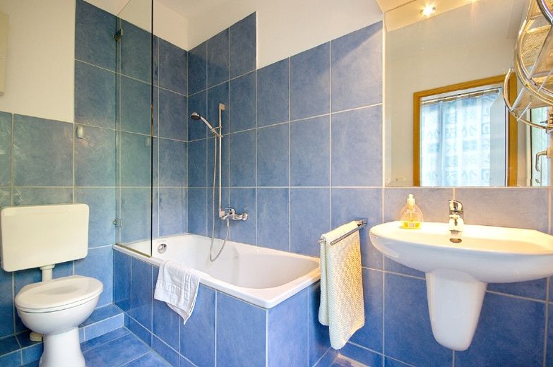 Liebevoll eingerichtete, helle Wohnung mit Innenhof/Terrasse, mit Reinigung, Vermietung an Berufspendler – a737ad937771c88ed84a91a47b061e1bb745bfd7.jpg