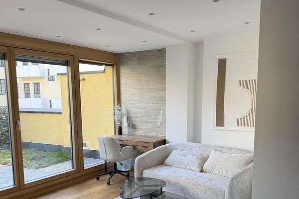Exklusives Wohnen im Lehel – Möblierte, neuwertige Wohnung mit Lift & Klimatisierung & Dachterrasse