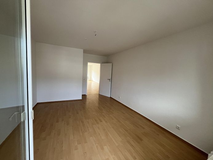 Bright renovated apartment with balcony – Photo 8