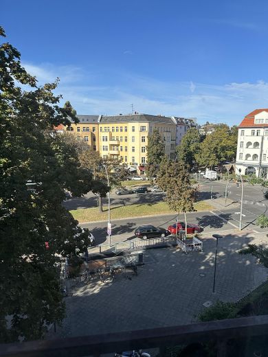 Luminoso appartamento arredato in edificio d’epoca con balcone a Berlino-Friedenau – Blick aus Wohnzimmer