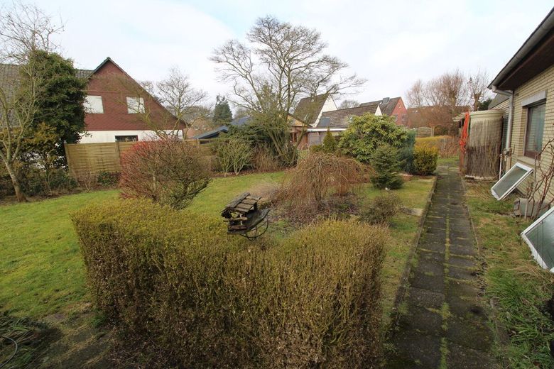 Charmanter, individueller Walmdach Bungalow mit Vollkeller, ruhigem, idyllischem Grundstück &amp; Garage – 19 - Impressionen Garten