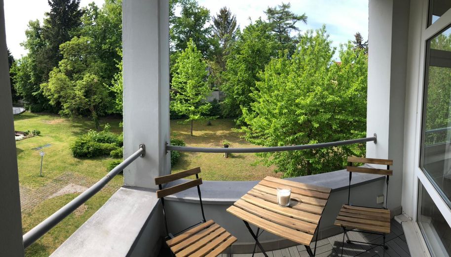 Ruhig, hell, möbliert - Apartment mit Balkon und Top-Anbindung zwischen Adlershof und Flughafen BER – Balkon