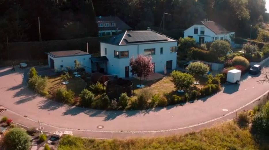 Esclusiva casa unifamiliare KfW-40 in tranquilla posizione a pendio esposto a sud – di alta qualità ed efficiente dal punto di vista energetico – Foto 7