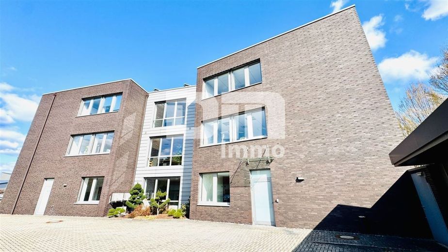 Hochwertige EG Büroetage mit hochwertiger Ausstattung und bis zu 20 PKW Stellplätzen – Rückansicht
