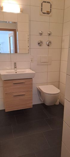 Möbliertes 1-Zimmer Apartment mit Tiefgarage ab sofort an Nichtraucher Single ohne Haustier – Bad