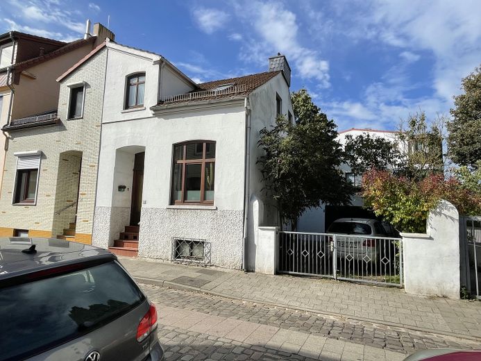 Charmantes kleines Altbremer Reihenendhaus mit Garage in Peterswerder – Ansicht vorn