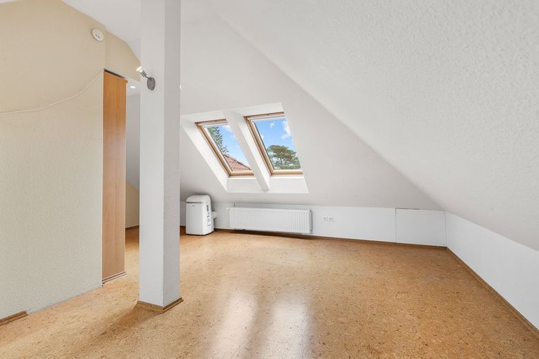 Maisonettewohnung mit ca. 138 qm Wohn-/Nutzfläche &amp; Garage in ruhiger Anliegerstraße von Oldenfelde – Zimmer 4 Spitzboden