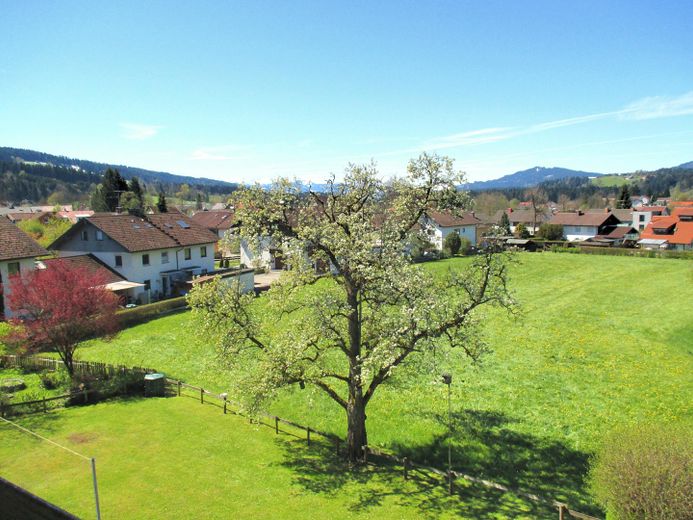 Hohe Mietrendite oder sofort selber einziehen! Exklusive sonnige 2-Zi-Wohnung mit Balkon in Weiler – Balkonaussicht
