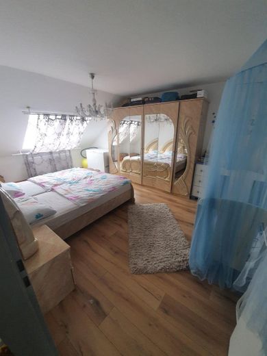 BEZUGSFREI ab 01.11.26: 4-Zi.-Maisonette (109m²) mit TG-Stellplatz & Balkon in Uni-Nähe! – Zimmer