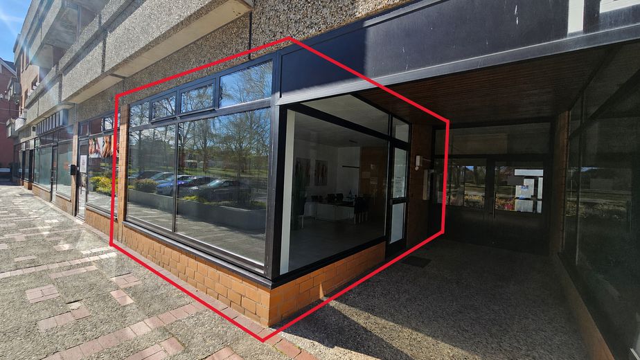 Helle Ladenfläche / Büro mit Schaufenster · 65 m² · direkt am Bahnhof Bad Bevensen · provisionsfrei – Schaufensterfront + Eingang
