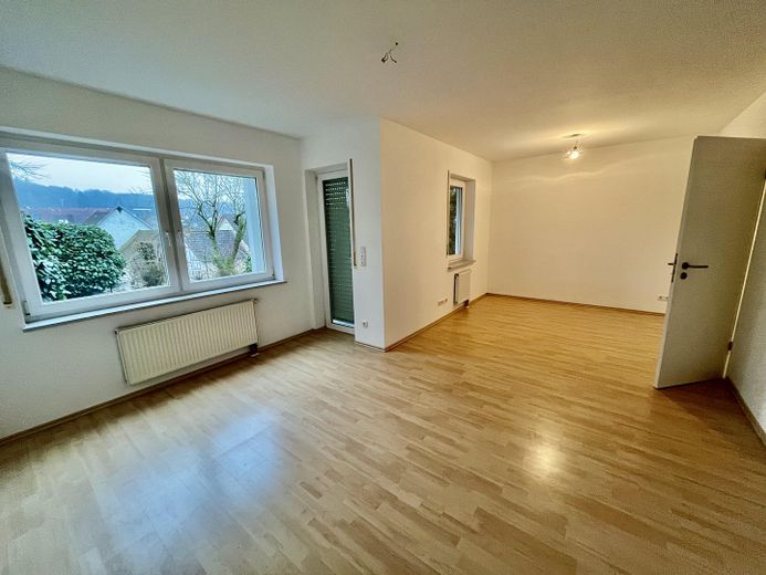 Wohnraum KG mit Gartenzugang