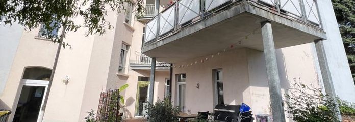With a large terrace and fitted kitchen*: Great 3-room apartment with corner bathtub!