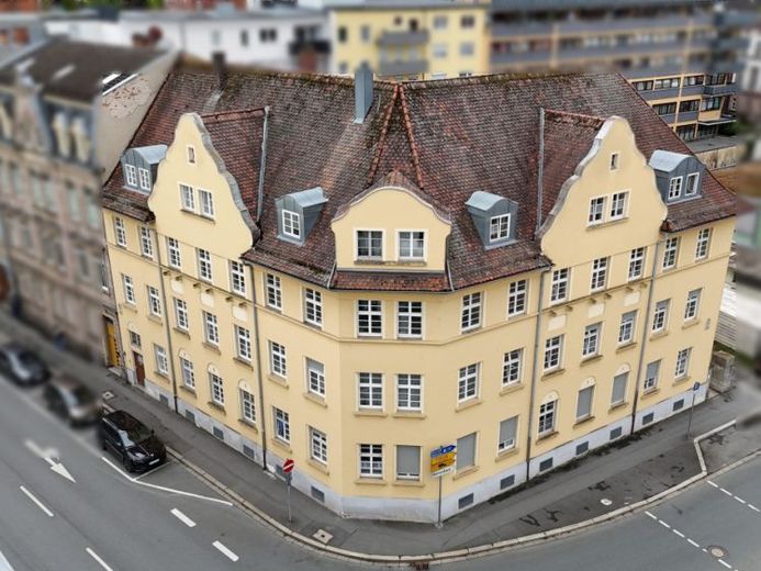 Exklusives Dachgeschoss-Juwel in Kulmbach: Historischer Charme trifft auf solide Kapitalanlage – Foto 1