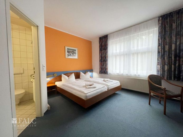 Traditionsreiches Hotelanwesen im Herzen des Thüringer Waldes - modernisiert und vielseitig nutzbar – Zimmerbeispiel 3