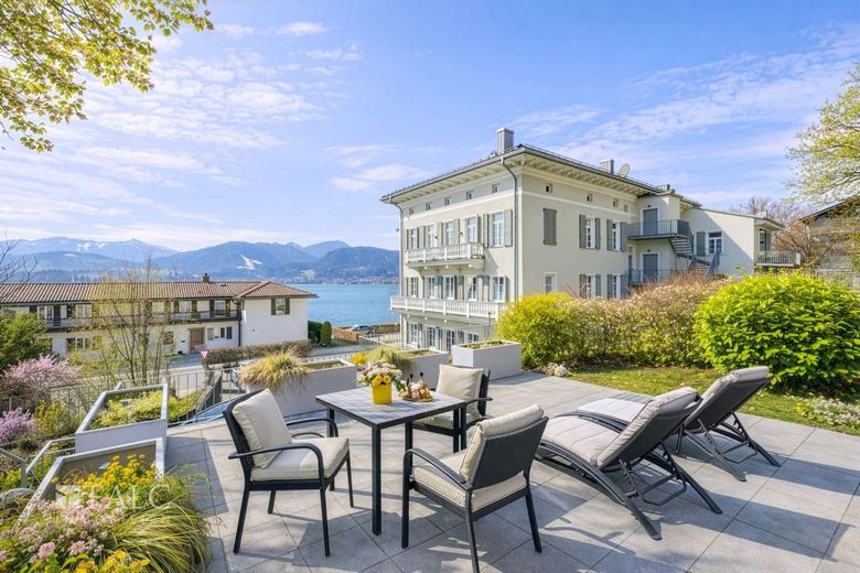 Kapitalanlage, Eigennutzung - oder perfekt kombiniert in traumhafter Lage am Tegernsee – Terrasse mit Seeblick