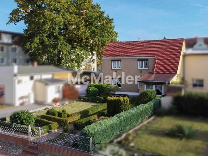 Raum zur Selbstverwirklichung: Charmantes 4-Zi.-REH mit Garten und Garage in Friedland – Foto 1