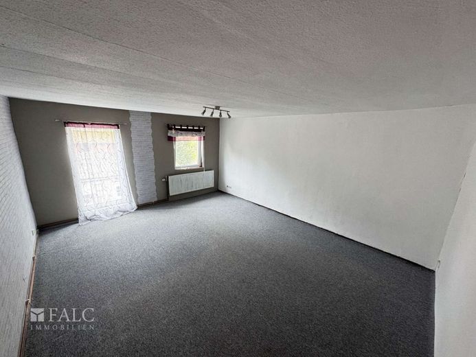 Provisionsfrei: Doppelhaushälfte mit viel Platz, Garten und Gestaltungspotenzial – Schlafzimmer