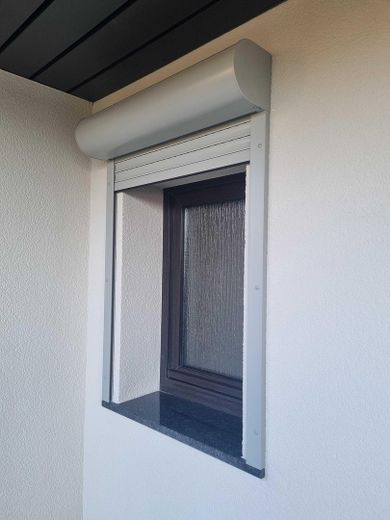 Haus statt Wohnung: 3-ZKB+Garten+Terrasse+Garagen – Aufputz-Rollladen