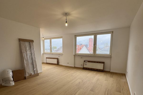 Erstbezug nach Sanierung. Sehr Helle 2 Zimmer Wohnung mit Einbauküche