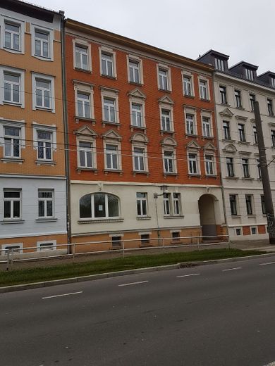 Bellissimo appartamento di 1,5 locali con balcone a Leipzig-Wahren – Straßenansicht