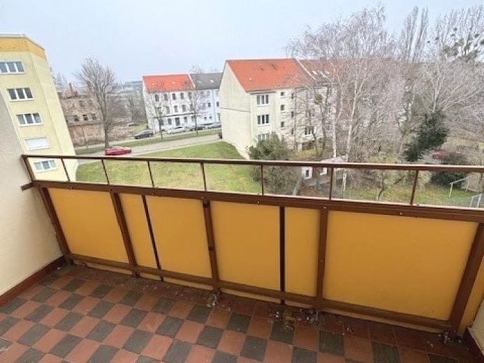 Schöne Stilvolle sonnige 2-R.-Wohnung in Dessau im 4.OG,48,60m2 mit BLK.zu vermieten. – फोटो 1