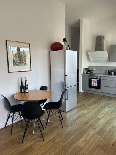 Luminoso y modernizado piso de 2 habitaciones en la última planta con terraza en la azotea en Hannover – List – Foto 4
