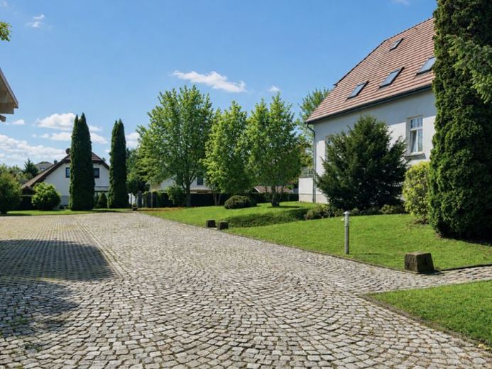 Geschützter Stellplatz im Villenhof zu vermieten | Ludwig-Richter-Straße in Zwickau-Weißenborn – Foto 1